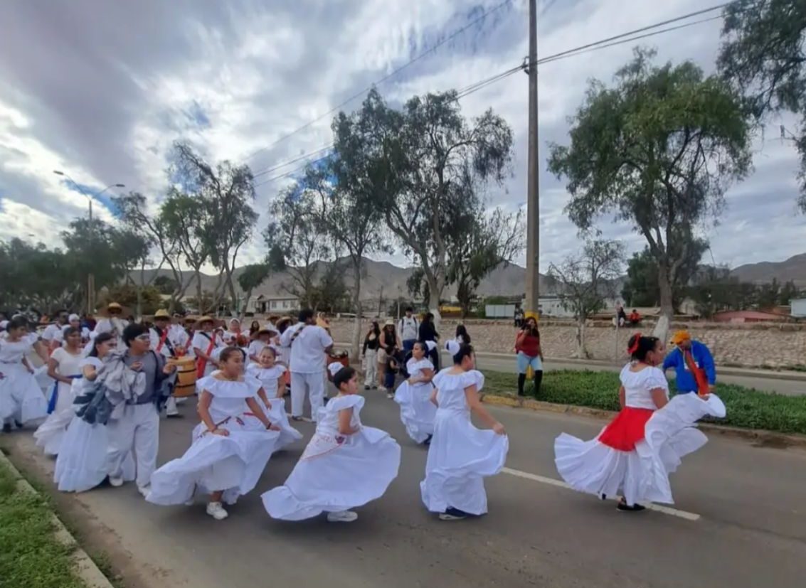 Escuela Las Brisas destacó su sello artístico en el Carnaval “Renacer del Sol Minero”