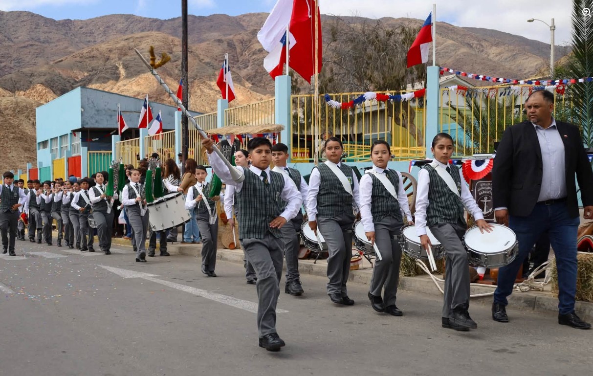 Escuela Gaspar Cabrales celebró Fiestas Patrias con tradicional desfile en Barquito